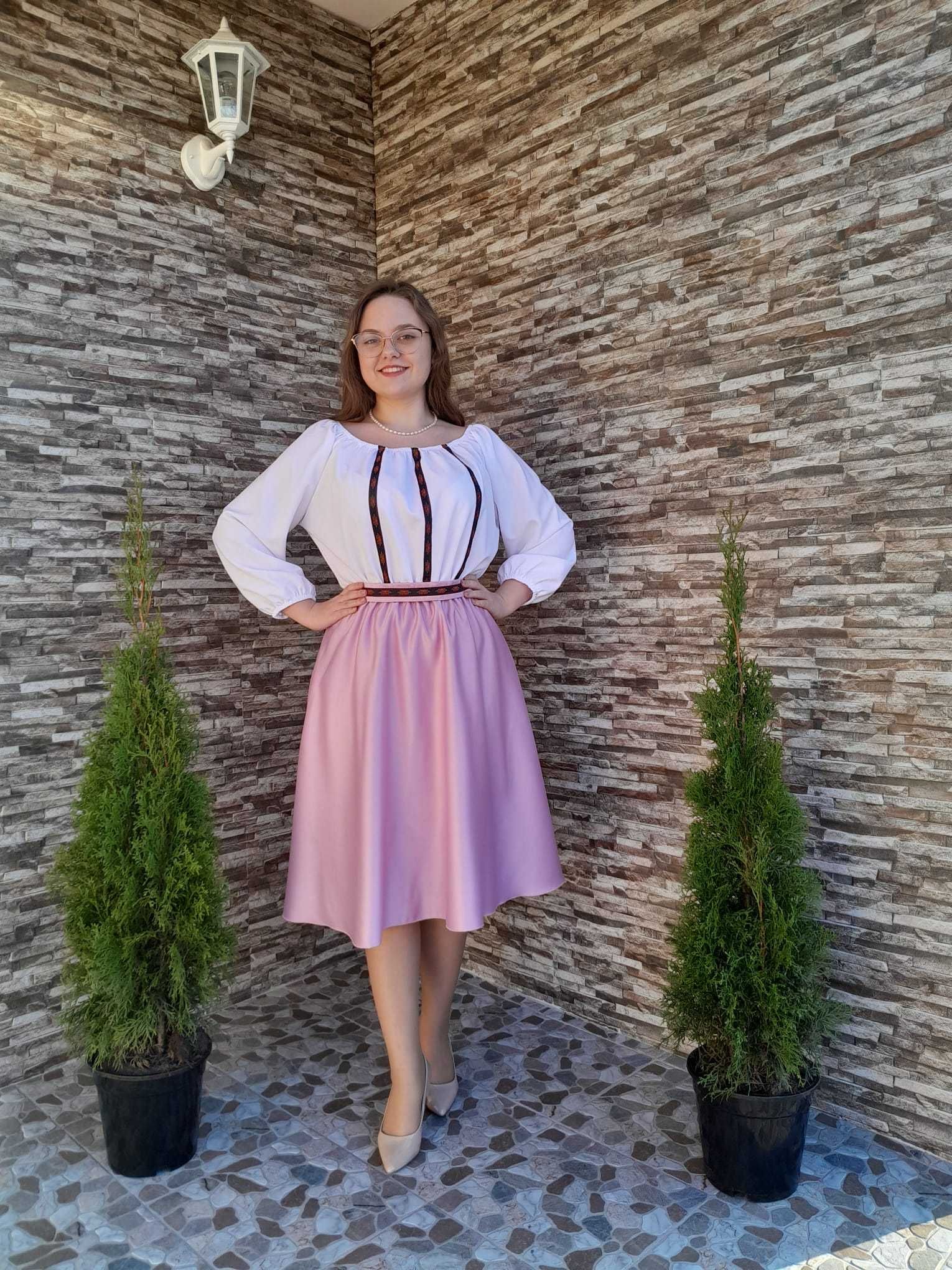 Rochie elegantă cu motive tradiționale