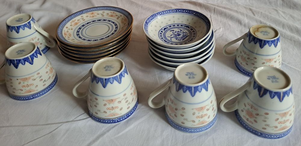 Set 12 farfuri cu set 6 cani de servit cafeaua