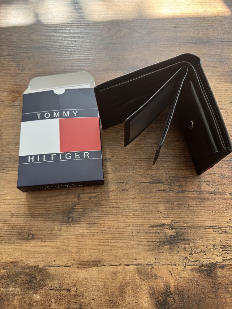Луксозни портмонета Louis Vuitton, Tommy Hilfiger  – нови, с кутия