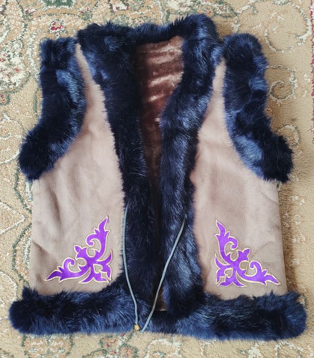 Жилетка с арнаментом