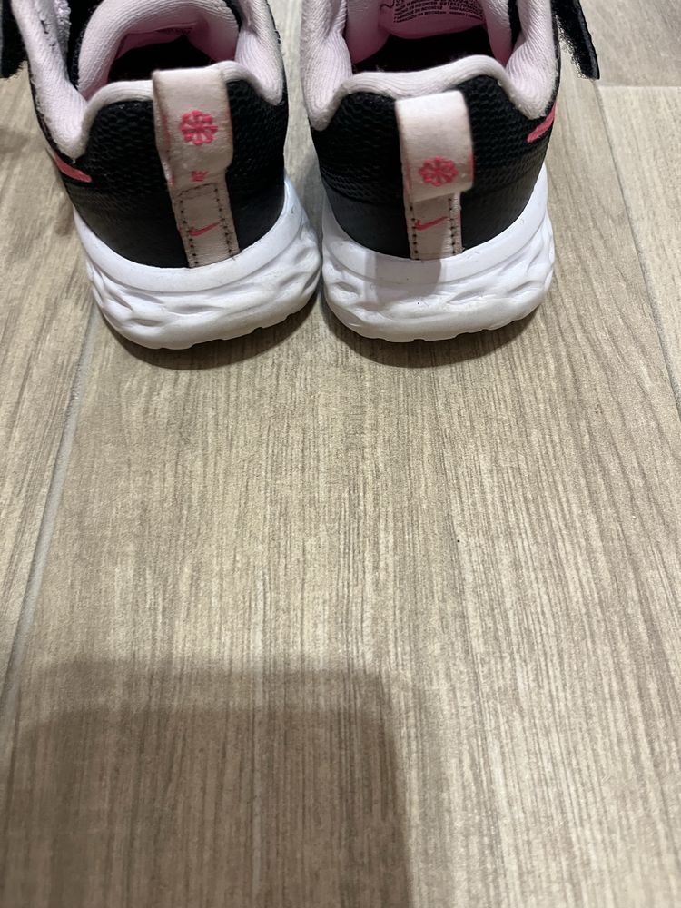 Nike revolution и Geox за момиченце