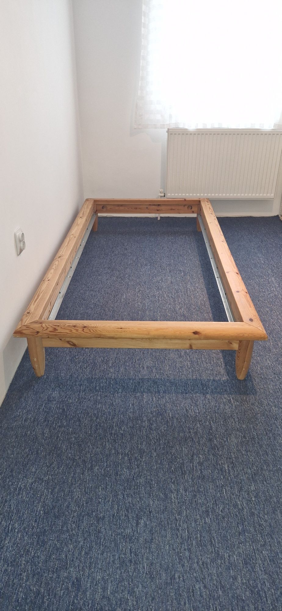 Pat 90/200 cm. din lemn de brad