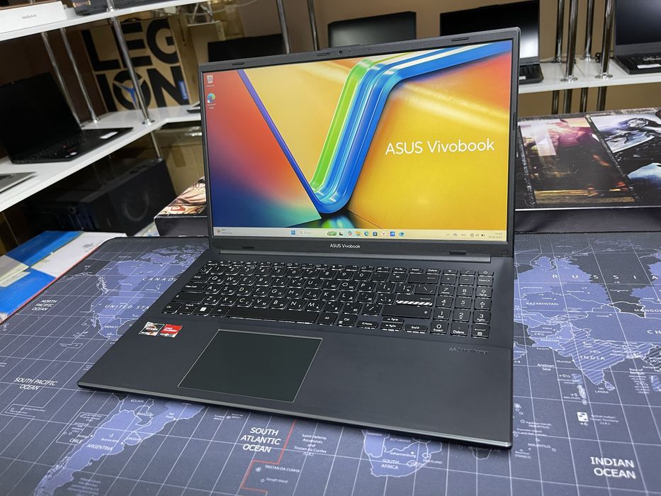 Asus Vivobook 15 - Ryzen 5-7520U/8Gb/512Gb