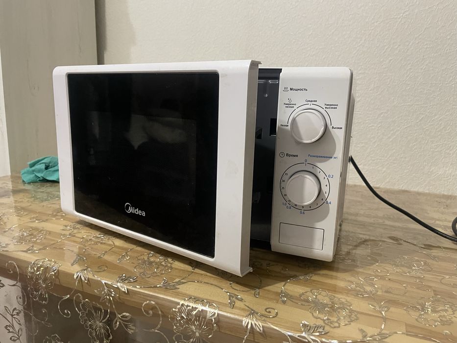 Продам микроволновку Midea