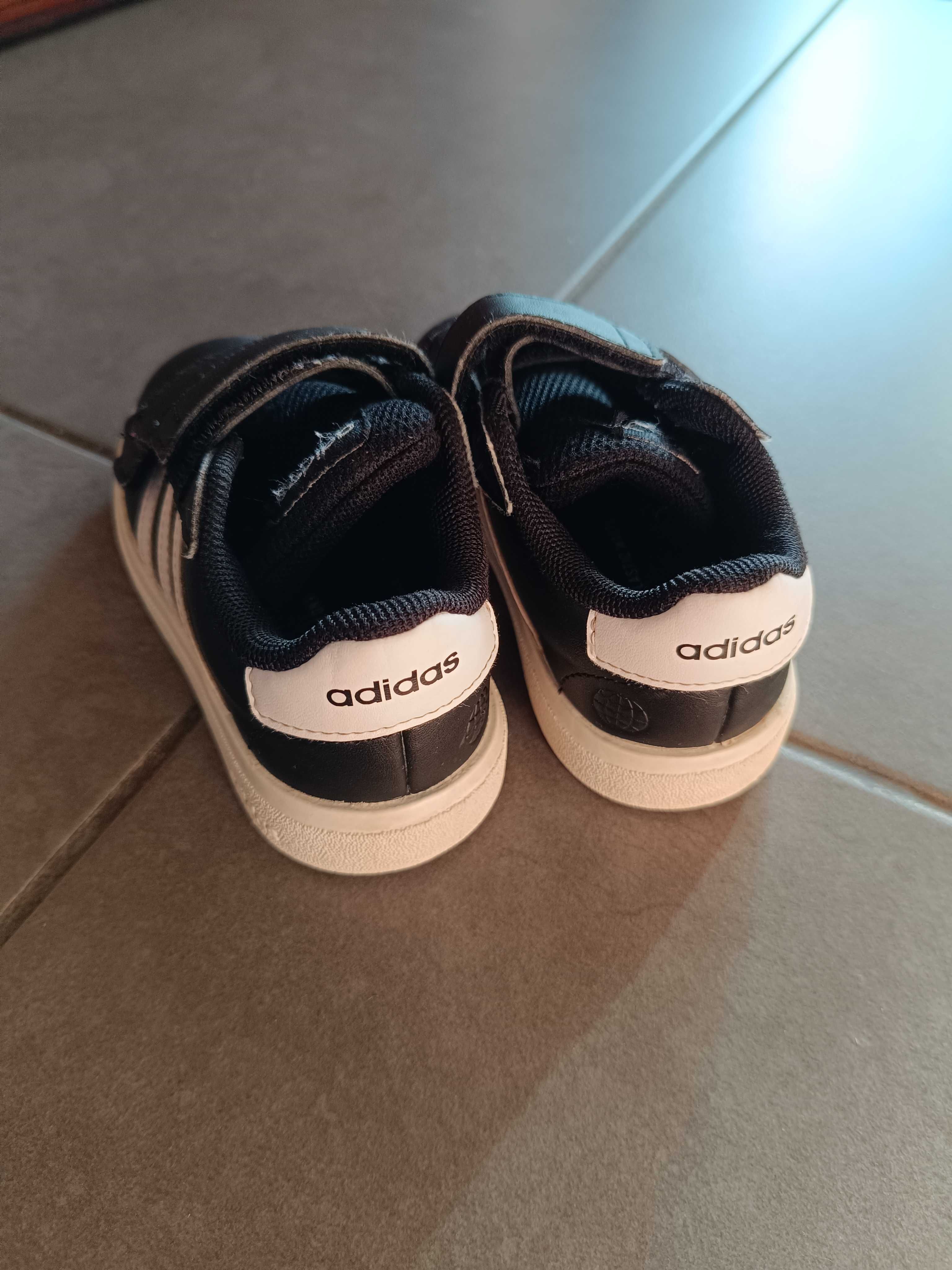 Маратонки за момче Adidas 24 номер