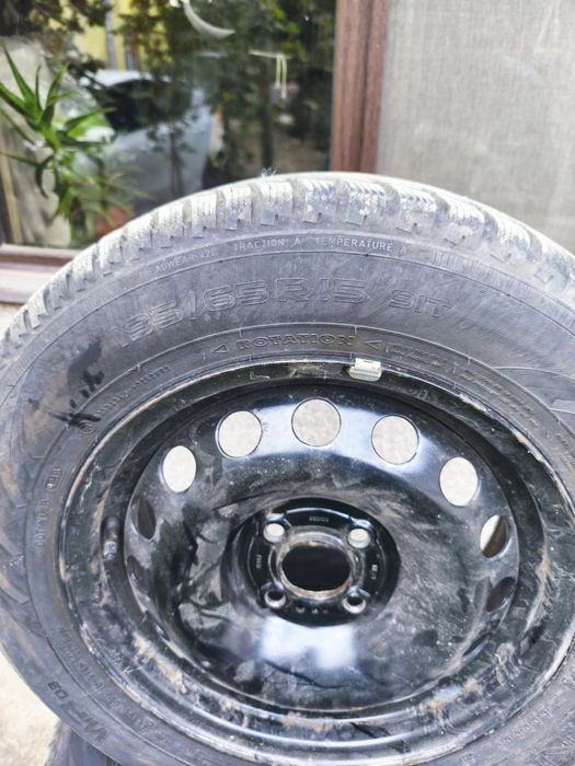 Джанти с датчици за налягане и много хубави зимни гуми "рено каптюр"