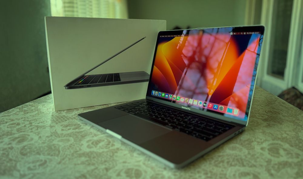 MacBook 13.3 i5/16/512Gb 297циклов в отличном состоянии комплект.