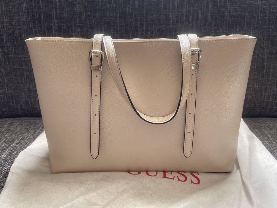 Продавам чанта Гес