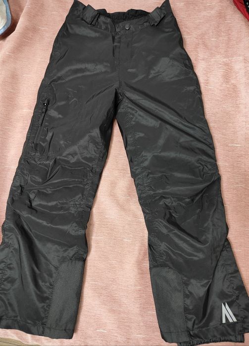 Pantaloni schi măr. 134/140