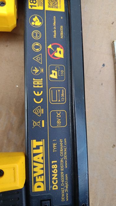 Dewalt 18 v brushless pistol capse U