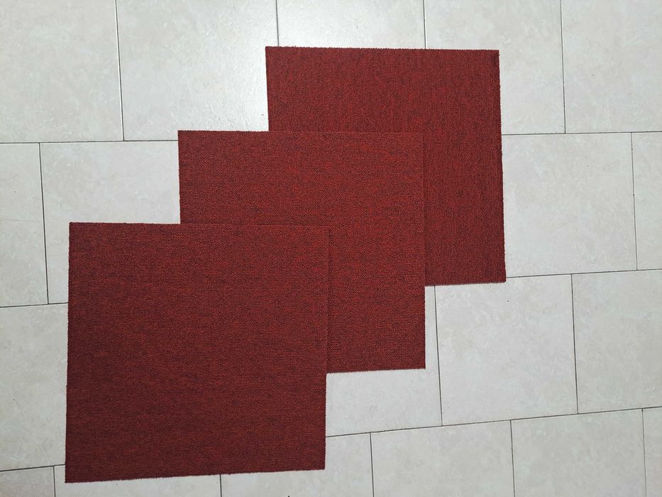 Чисто нови мокетени плочи с размер 50см./50см.