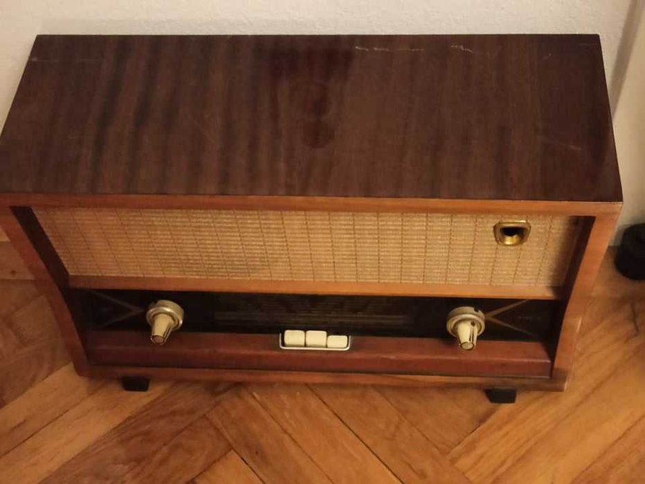 Radio vechi R 946 FA - pe lampi - de colectie - Fabricat in Ungaria