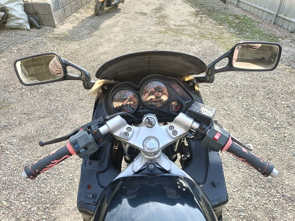 Kawasaki zzr 250