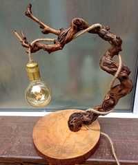 Дървена лампа с естествени материали