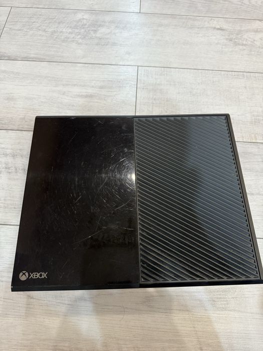 Продавам  xbox one 500