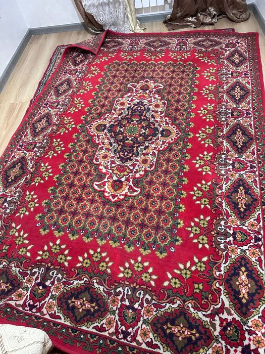 Продам ковер срочно