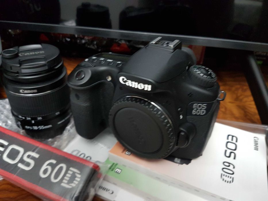 Продам фотоаппарат Кенон 60Д с обьек 18-135 с блендой