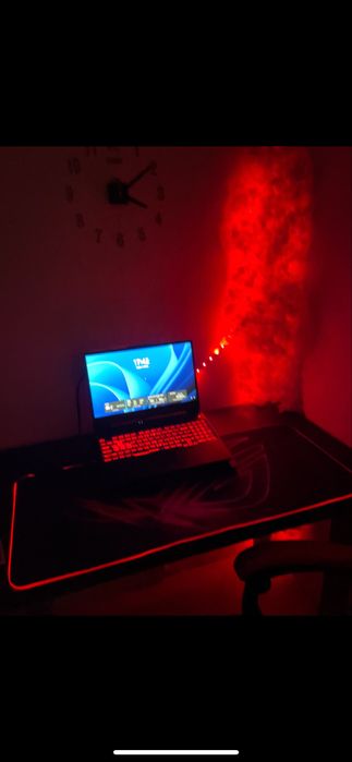 Продам игровой ноутбук под ремонт сам перезагружается