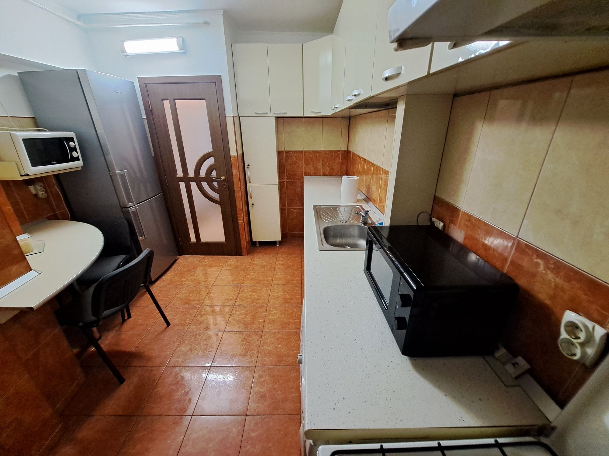 Stefan cel Mare, inchiriez ap 3  camere decomandat+terasa +loc parcare