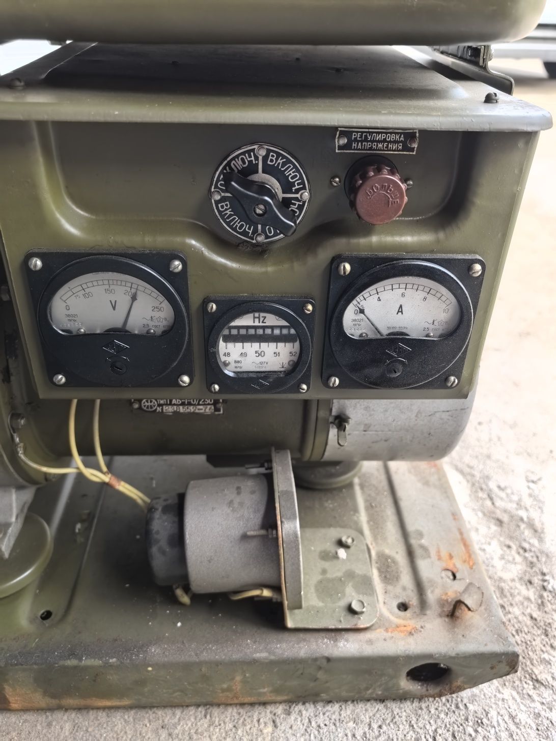 Генератор 2KW е нов,  състояние ново. Военни. Работи перфектно,