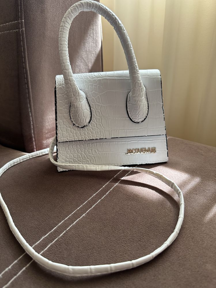 Jacquemus малка бяла чанта