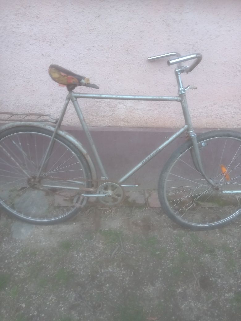 Bicicleta veche gatavius