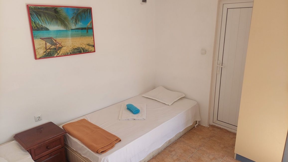Дава се под наем Хотел в Бяла - 2000 кв.м за 15300 € - Снимка #17