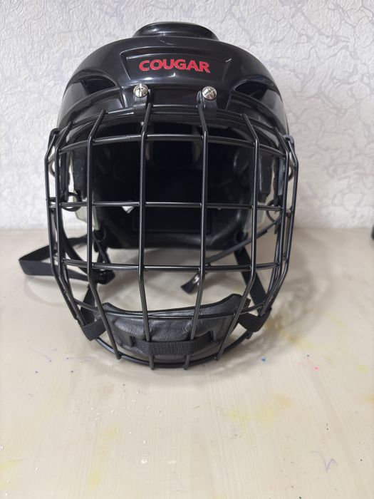 Новый хоккейных шлем « COUCAR” черного цвета размер М