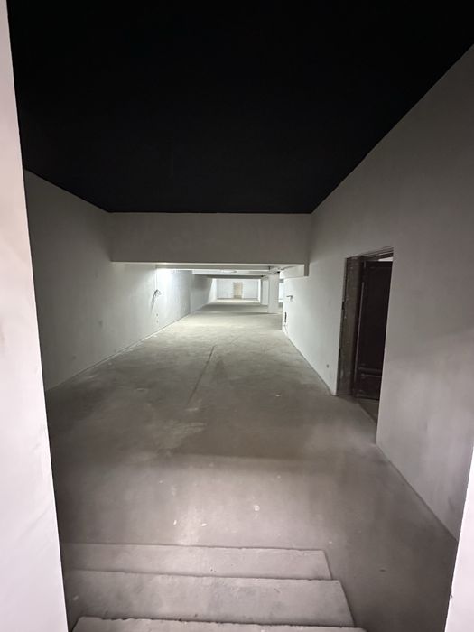 Срочно !!! Срочно!!! Продаётся полуподвал под бизнес Комер пред.