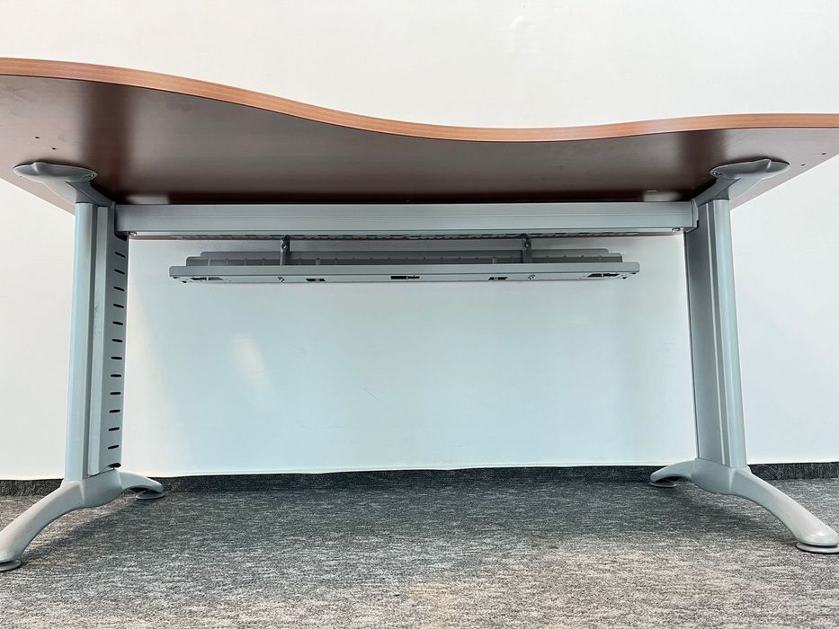 10 Buc. Birou Managerial Steelcase Organizator Cablu Masă Colț 160 cm