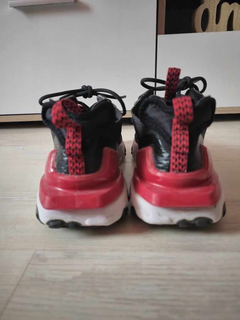 Страхотни Nike маратонки