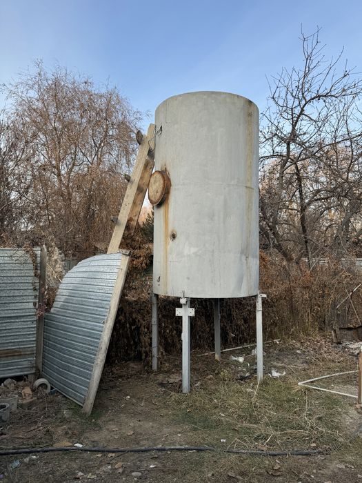 Срочно продам емкость для воды