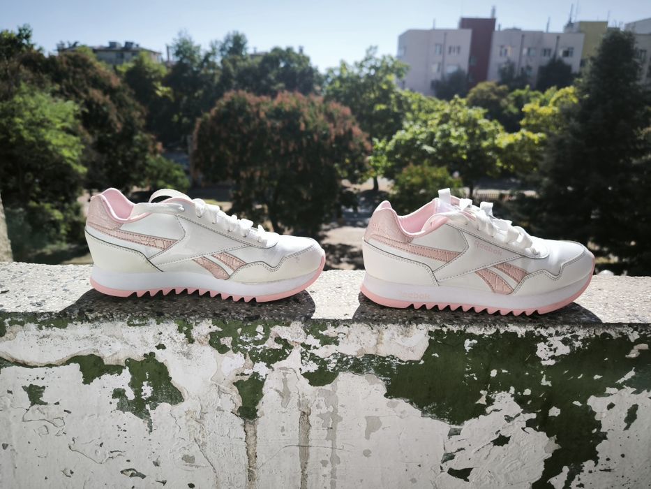Нови дамски кожени бели обувки Reebok