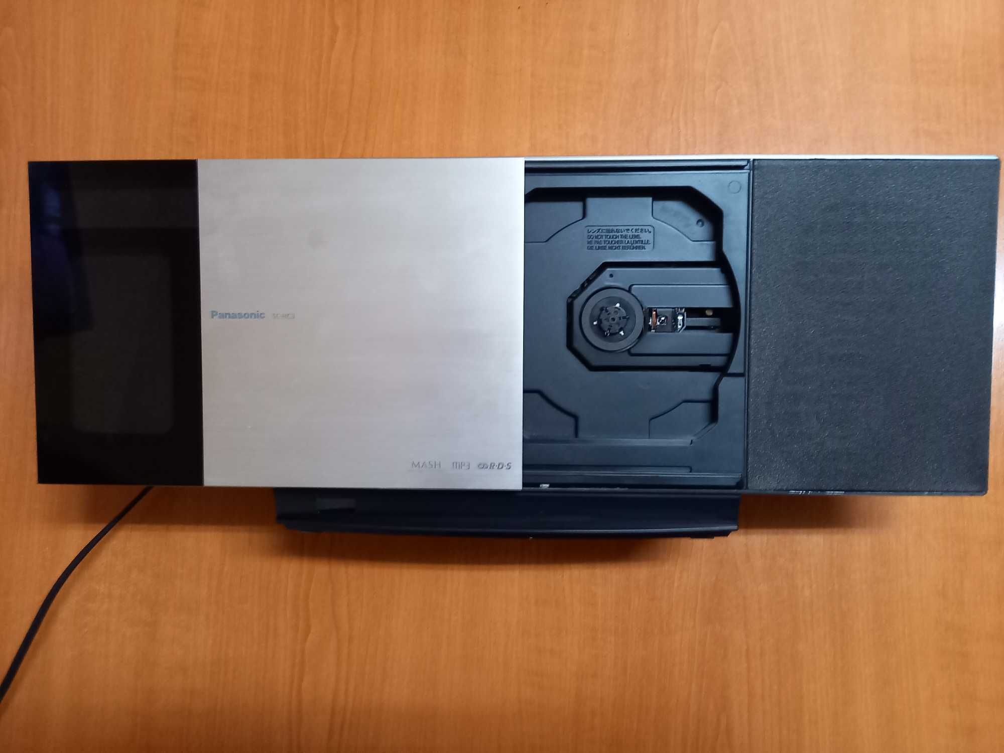 Panasonic SC-HC3 Compact Stereo System cu adaptor bluetooth.