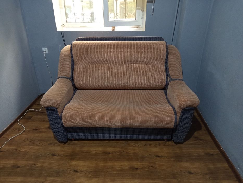 Yumshoq mebel bir kishilik divan sotiladi
