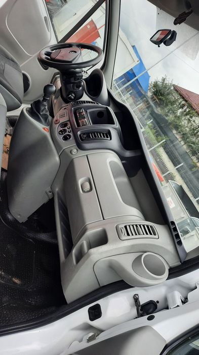 Vand sau schimb opel vivaro