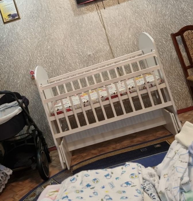 Продам детскую кровать маятник