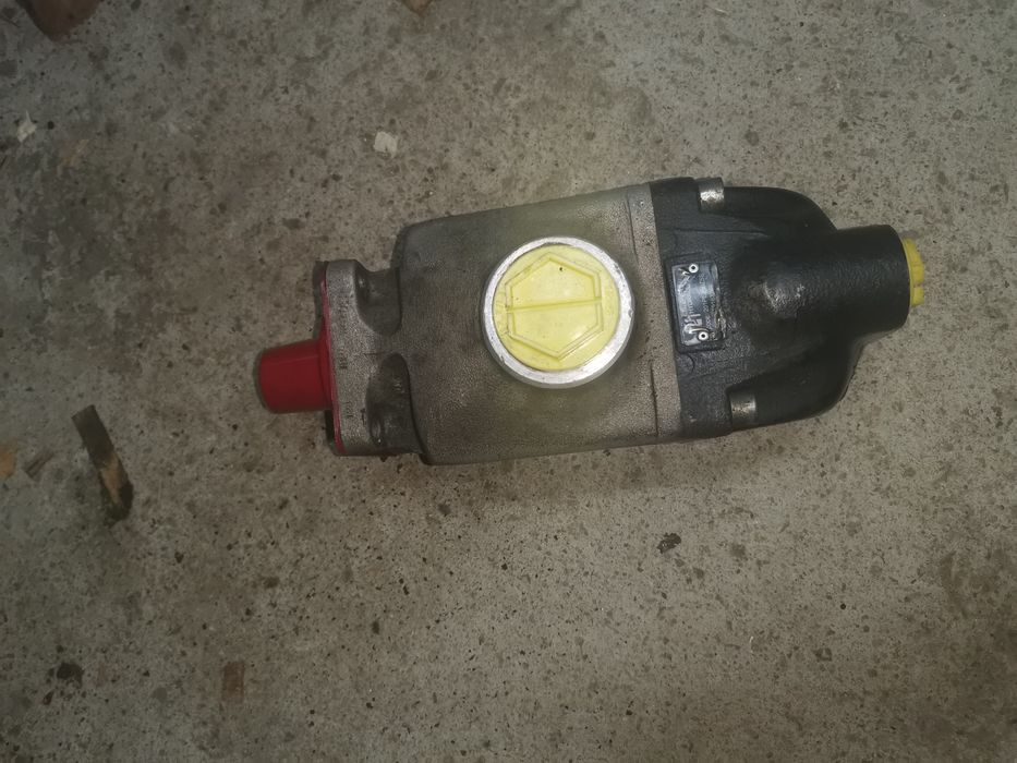 Хидравлична помпа с 2 кръга по 47 литра