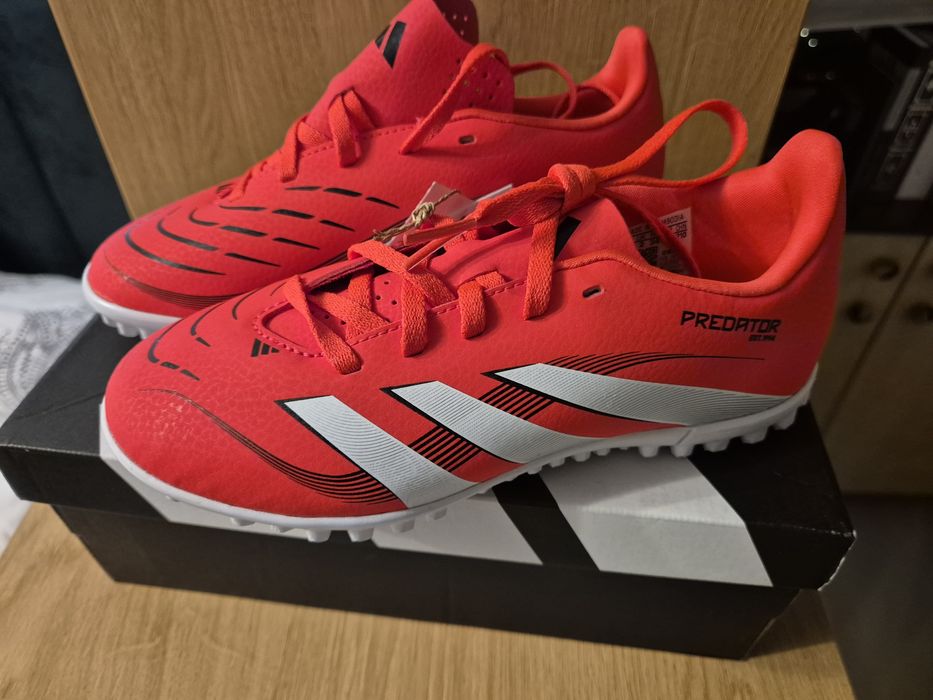 Adidasi Predatoe pentru sintetic marimea 34