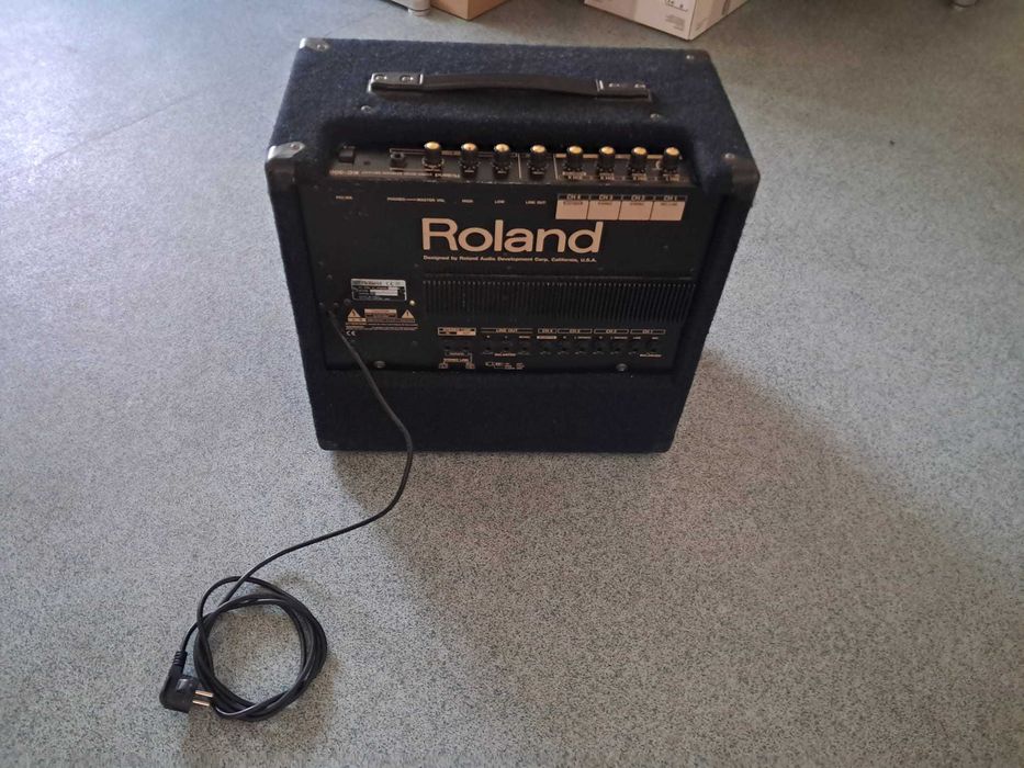 Vand Roland KC-300 - amplificator clape, synth, piane digitale