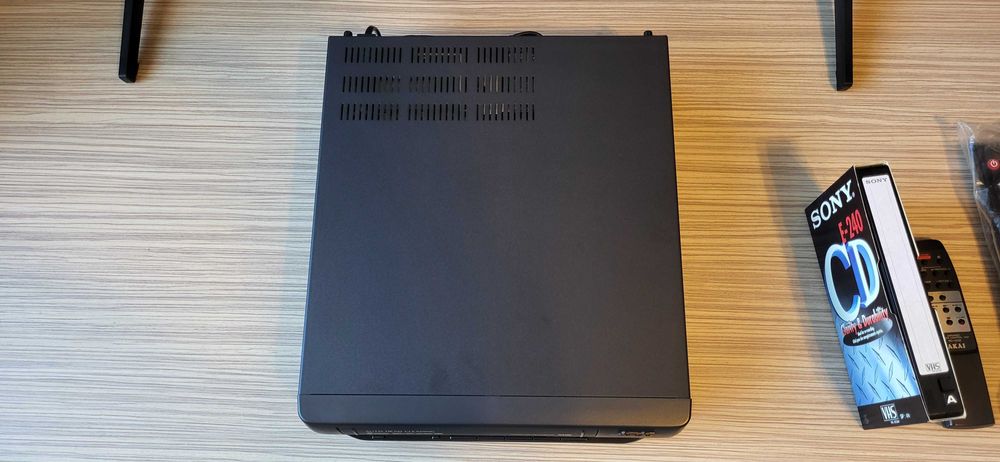 Video player cu înregistrare Akai VS-R110EDG, made în Japan, impecabil