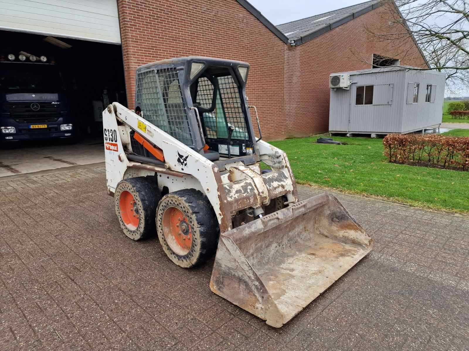 Миничелен товарач Bobcat S130