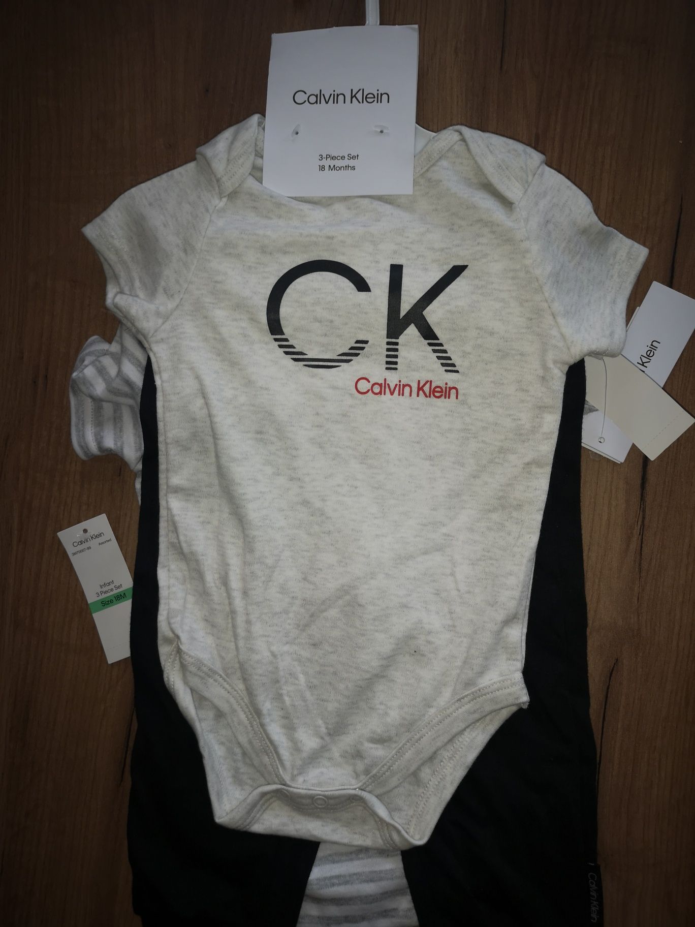 Детски бодита сет Calvin Klein 18м