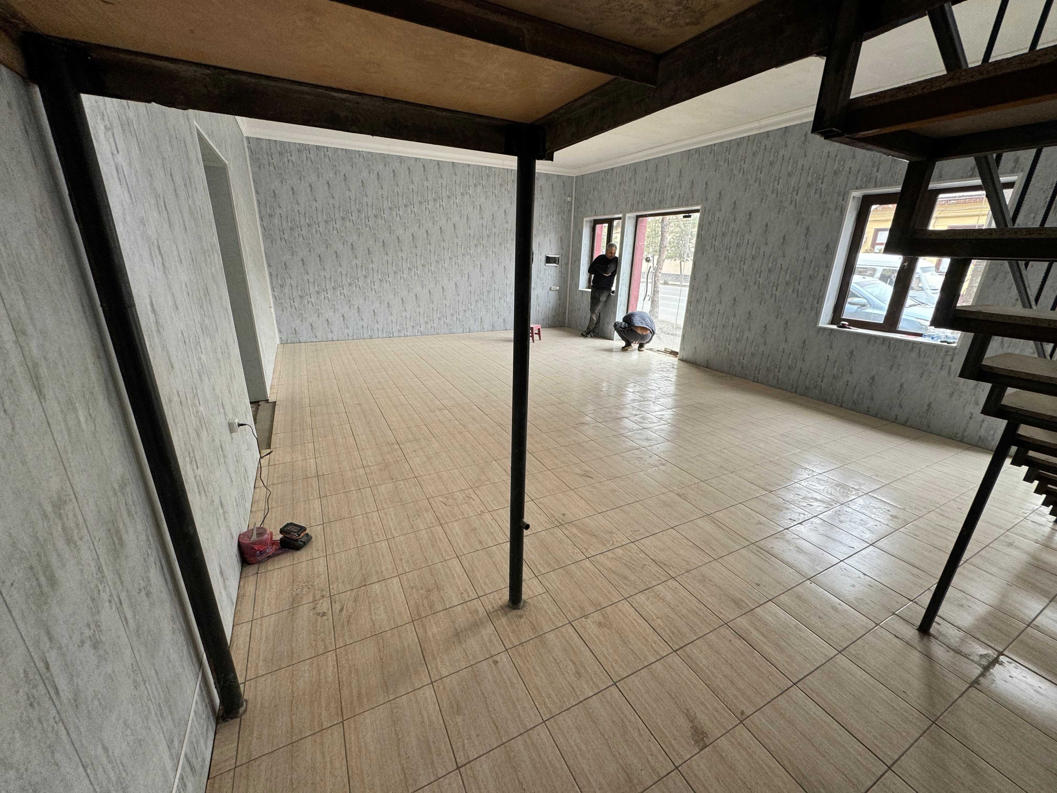 Аренда коммерческого помещения 125м² (1м² = 10 у.е.), первая линия