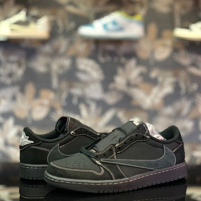 Продавам Air Jordan 1 Low x Travis Scott Black Phantom