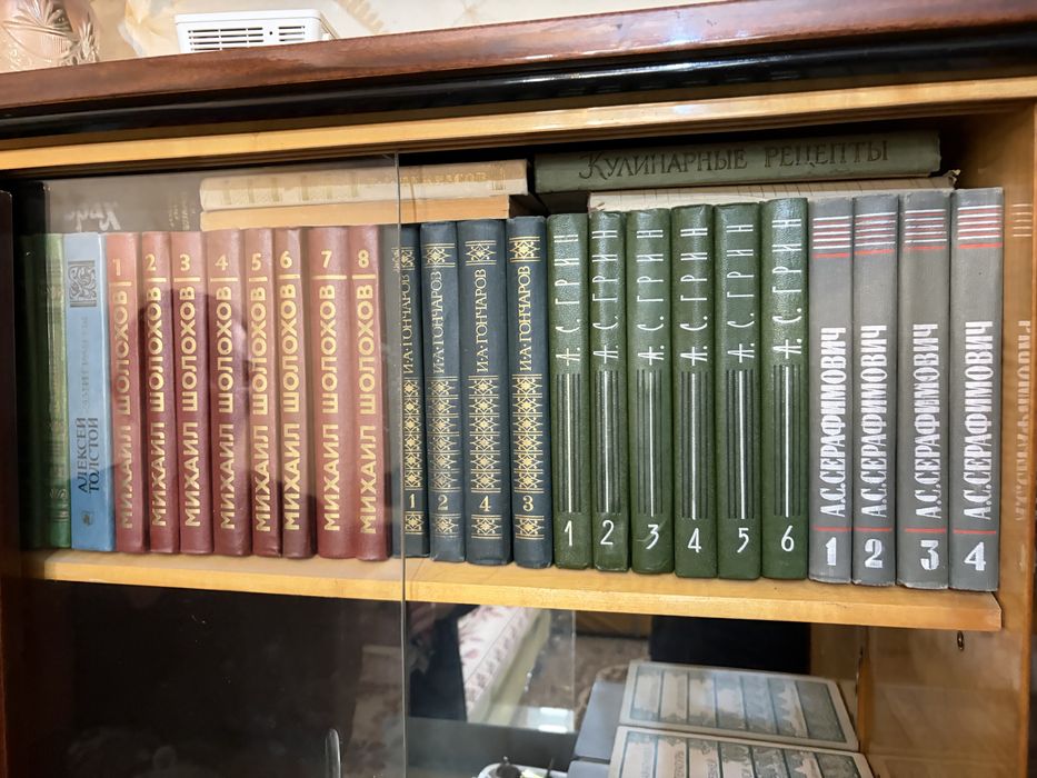 Продам собоания книг