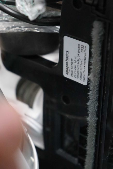 Вертикална прахосмукачка Amazon Basics 2 in 1 Cordless, 0,7л, 150W