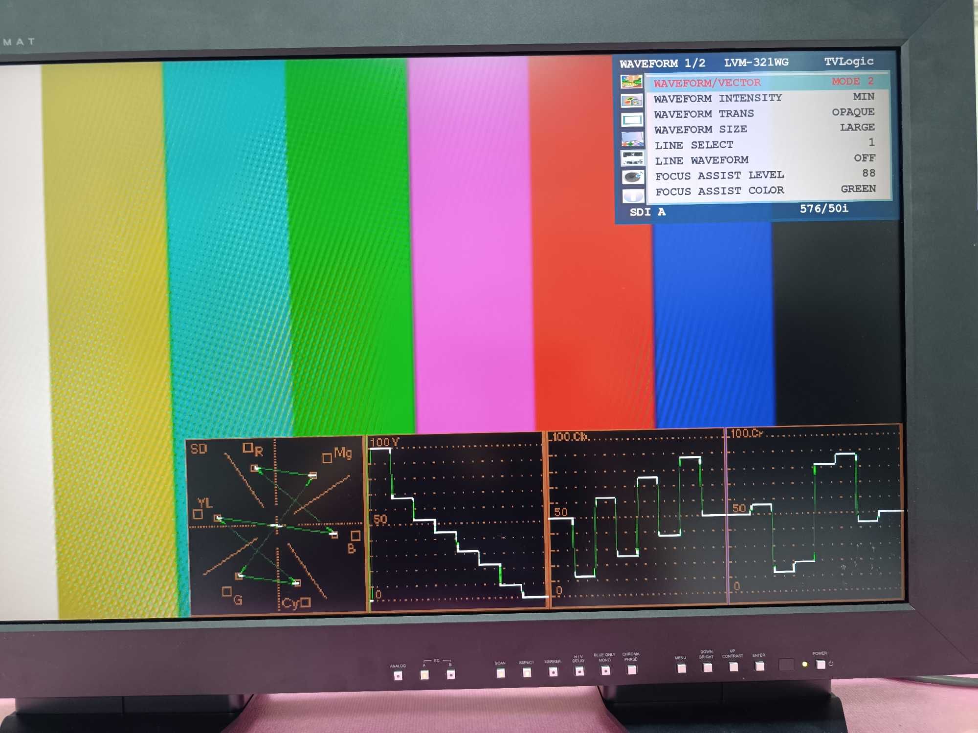 Продаю монитор телевизионный TVlogic LVM-321W