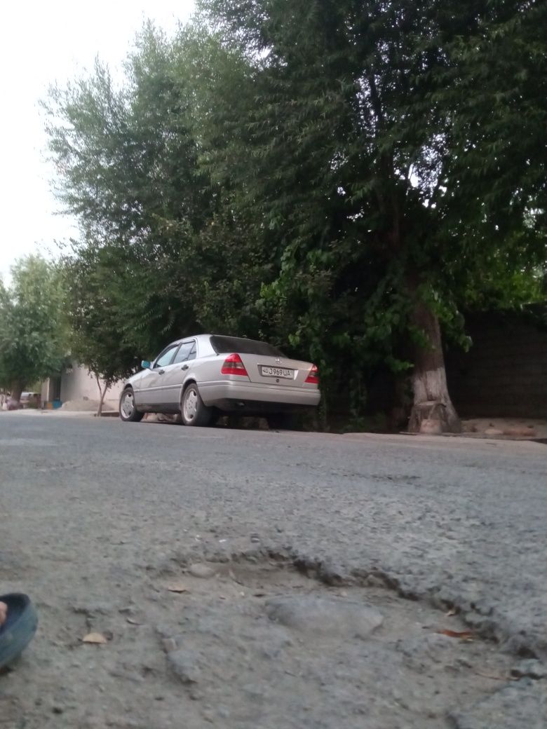 Mersedes benzi W202