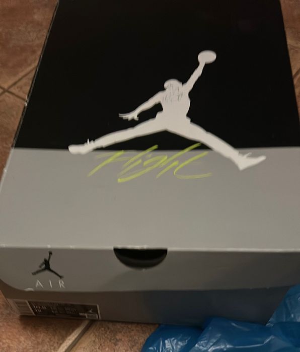 Adidaşi Jordan 4 Retro SE
